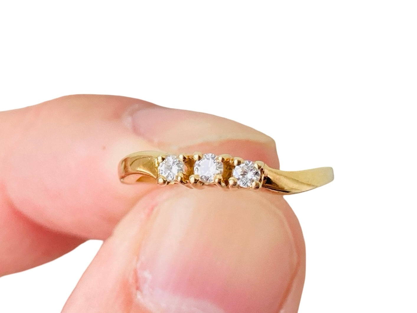 18ct Gold Diamond Curve Ring