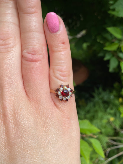 Vintage 9ct Gold Garnet & Pearl Ring