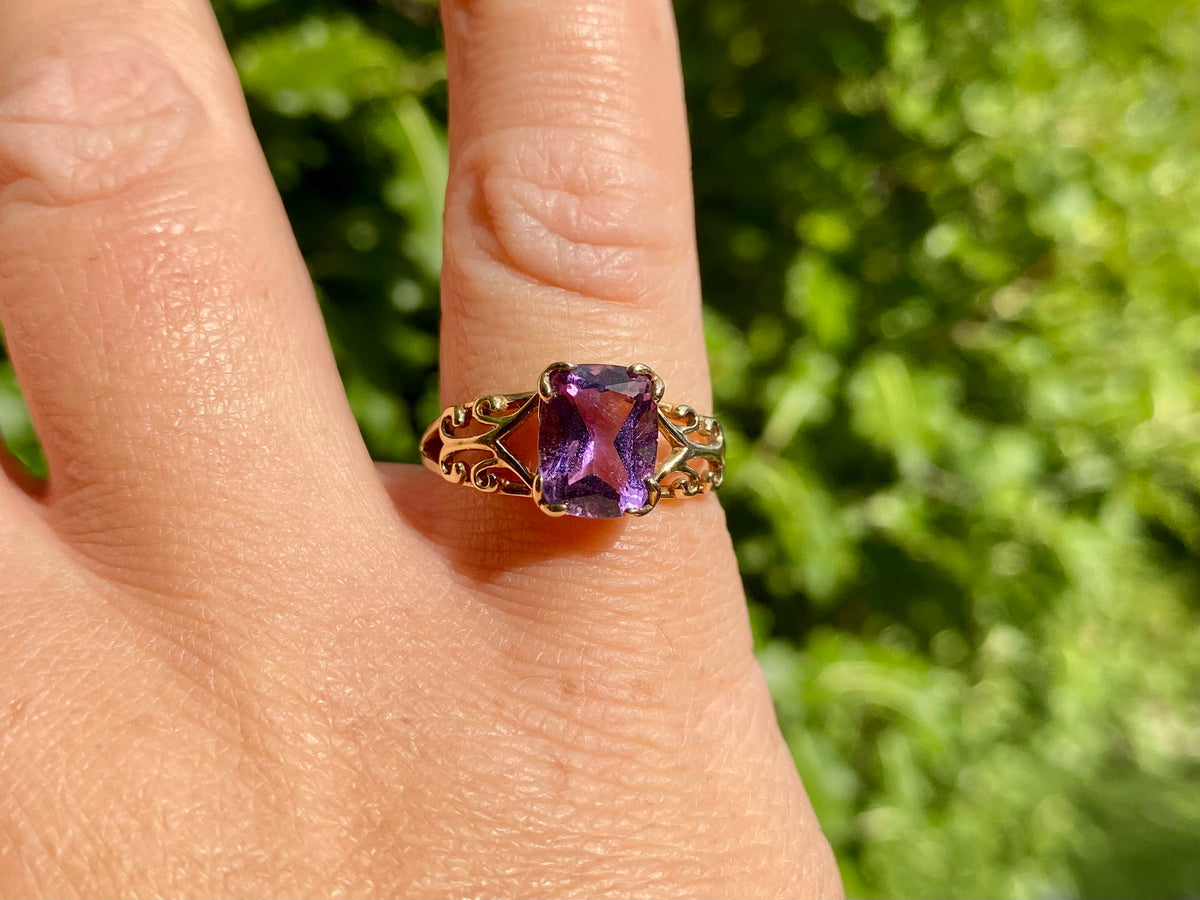 9ct Gold Amethyst Ring