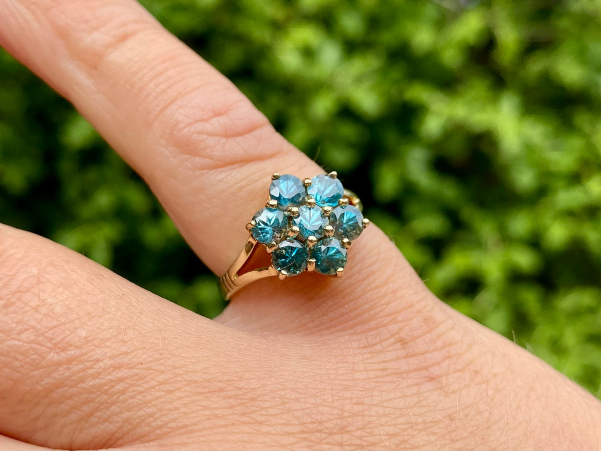 9ct Gold Topaz Daisy Ring