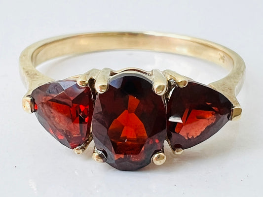 9ct Gold Garnet Ring