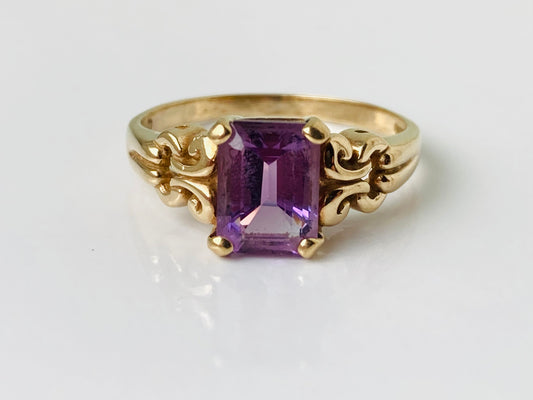 9ct Gold Amethyst Ring