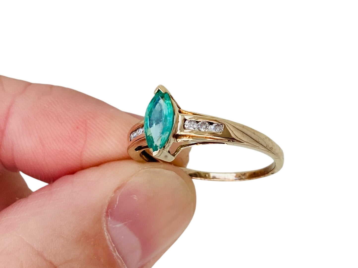 9ct Gold Emerald & Diamond Ring