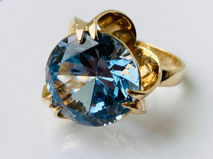 Vintage 9ct Gold Synthetic Spinel Ring