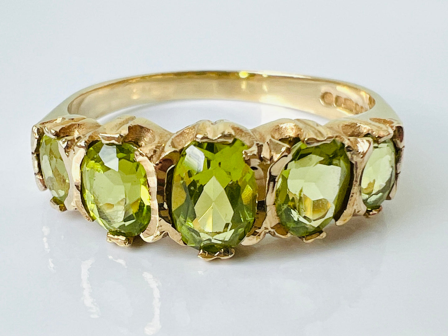 Vintage 9ct Gold Peridot Ring