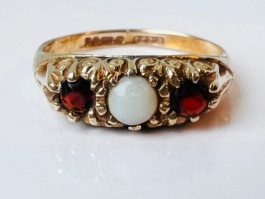 Vintage 9ct Gold Opal & Garnet Ring