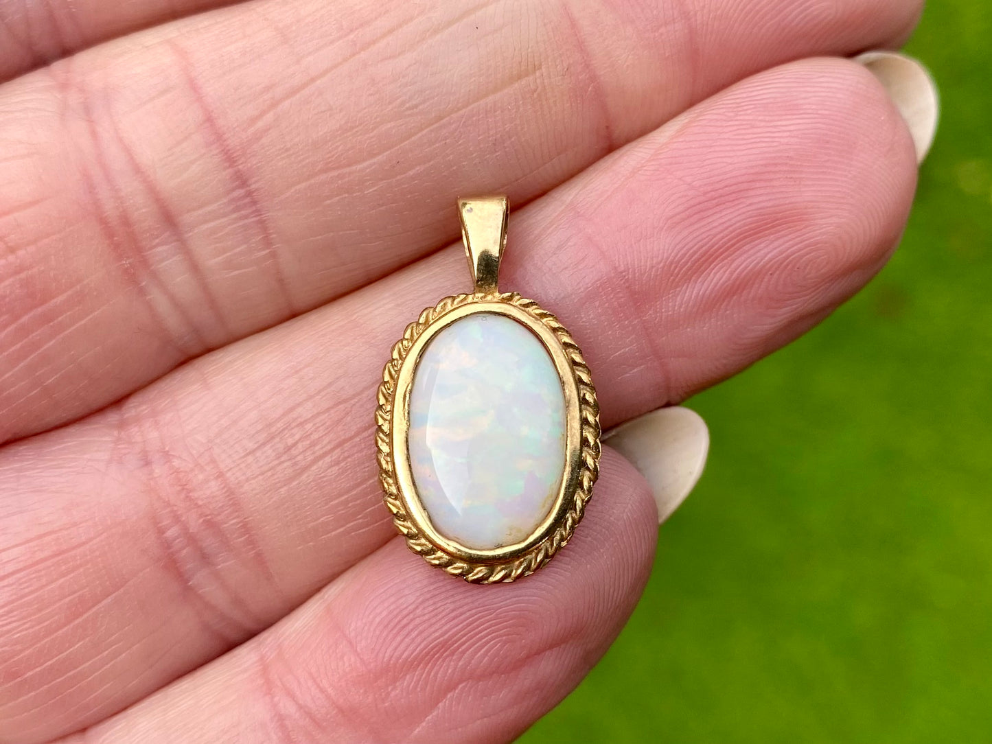 Vintage 9ct Gold Opal Pendant