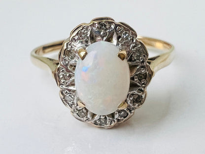 Vintage 9ct Gold Opal & Diamond Ring