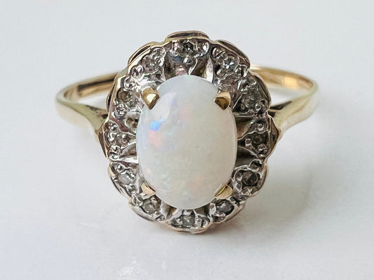 Vintage 9ct Gold Opal & Diamond Ring
