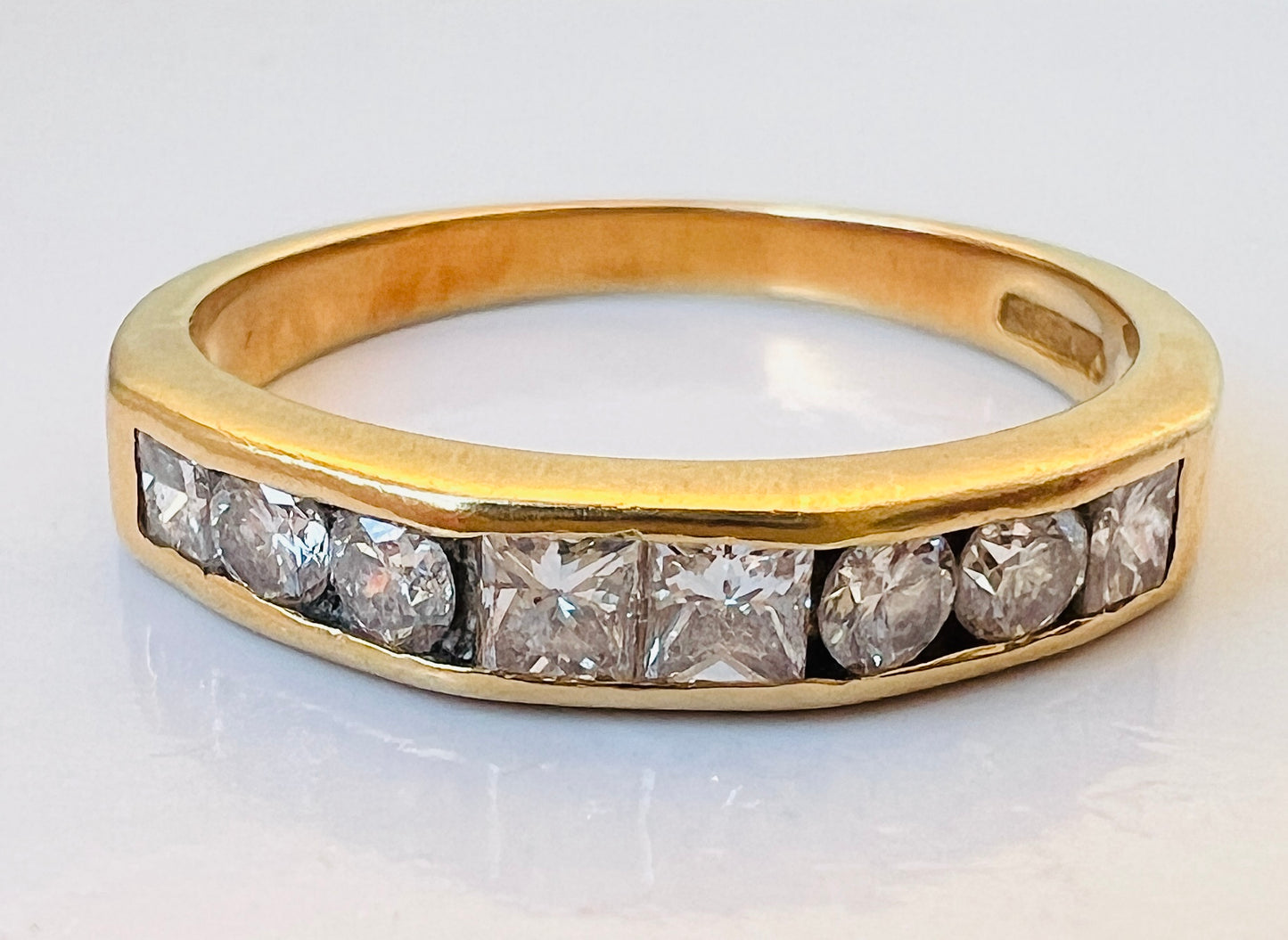 18ct Gold Eight-Stone Diamond Ring