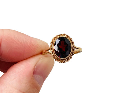 9ct Gold Garnet Ring