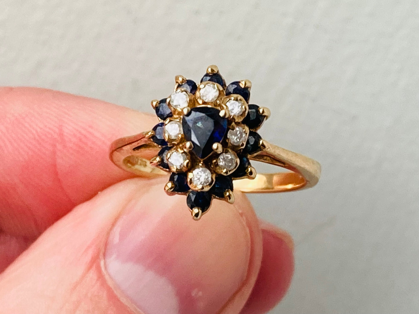 Vintage 9ct Gold Sapphire & Diamond Ring