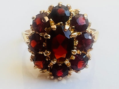 Vintage 9ct Gold Garnet Ring