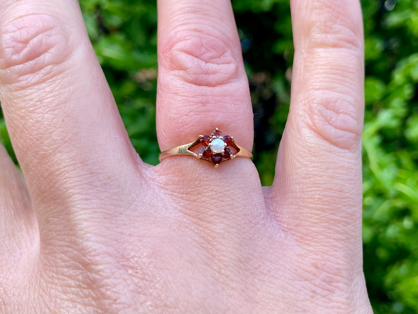 Vintage 9ct Gold Garnet & Pearl Ring