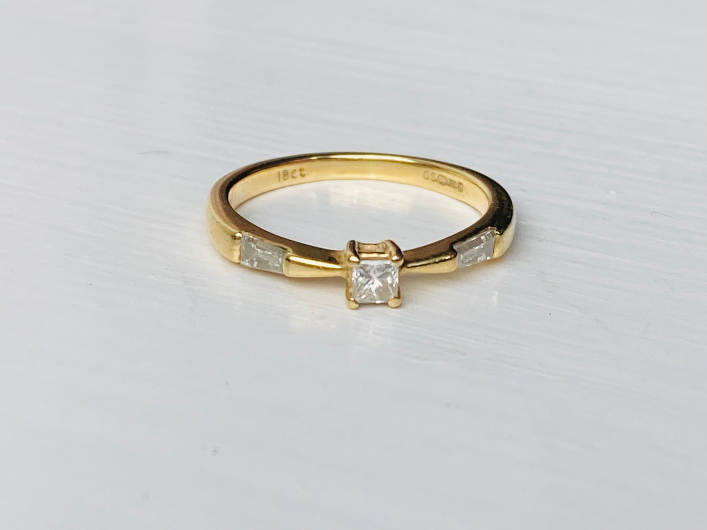 18ct Gold Diamond Ring