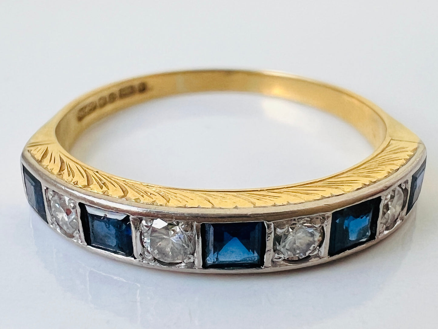 Vintage 18ct Gold Sapphire & Diamond Ring
