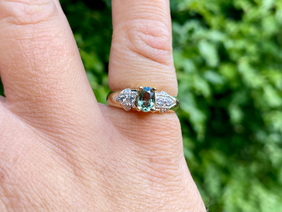 9ct Gold Green & White Sapphire Ring