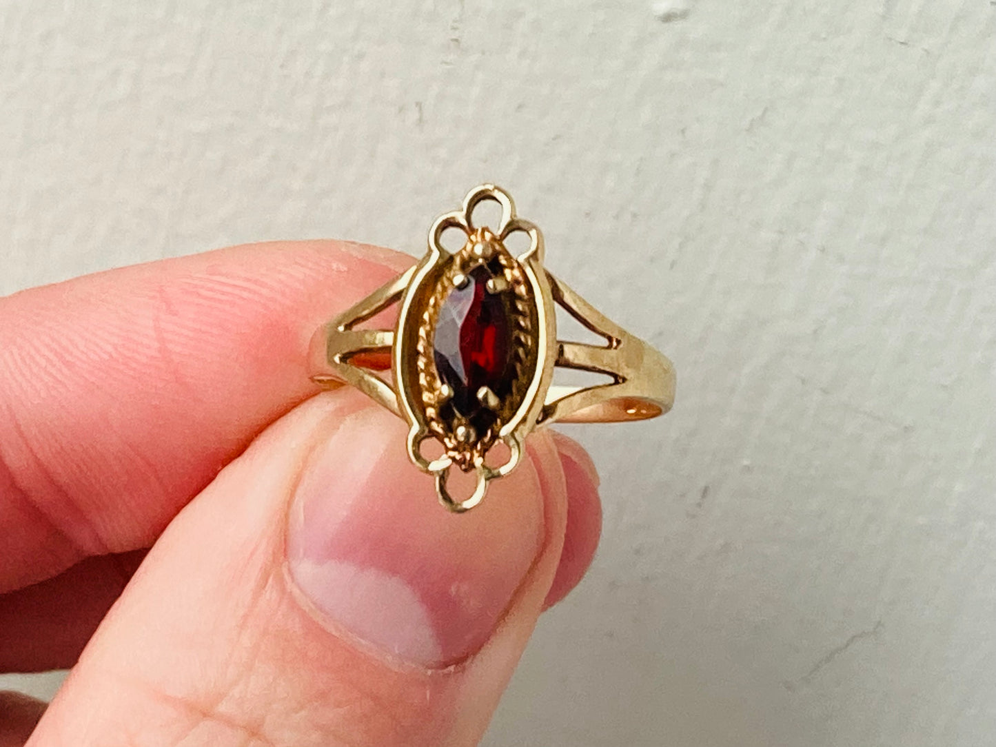 9ct Gold Garnet Ring