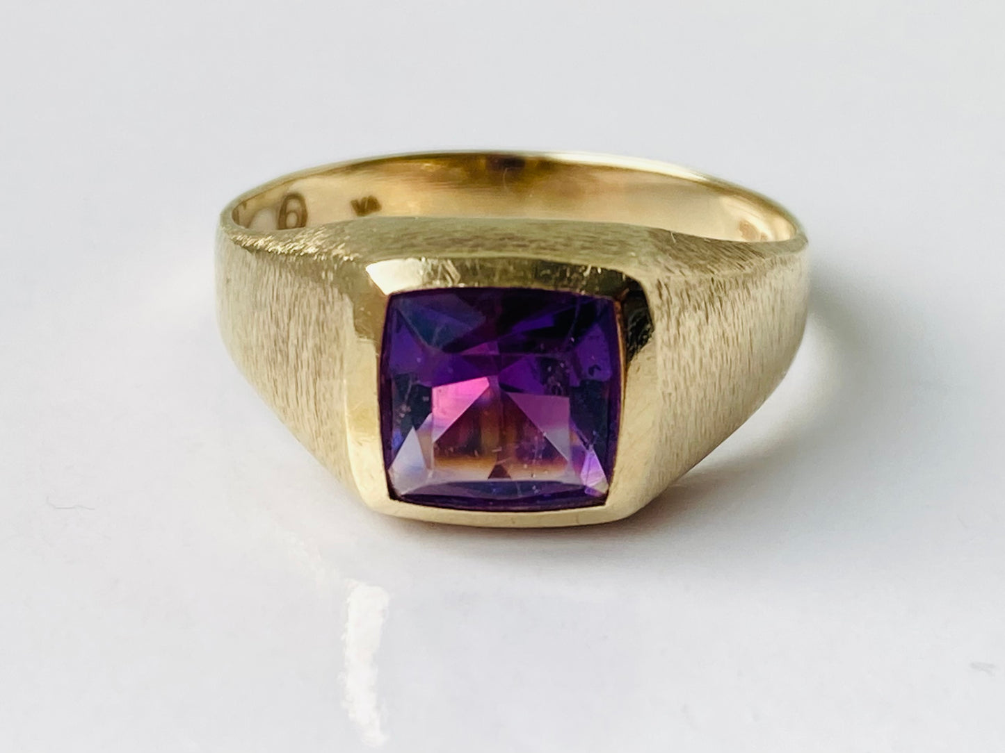 Vintage 9ct Gold Amethyst Ring