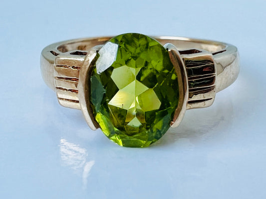9ct Gold Peridot Ring