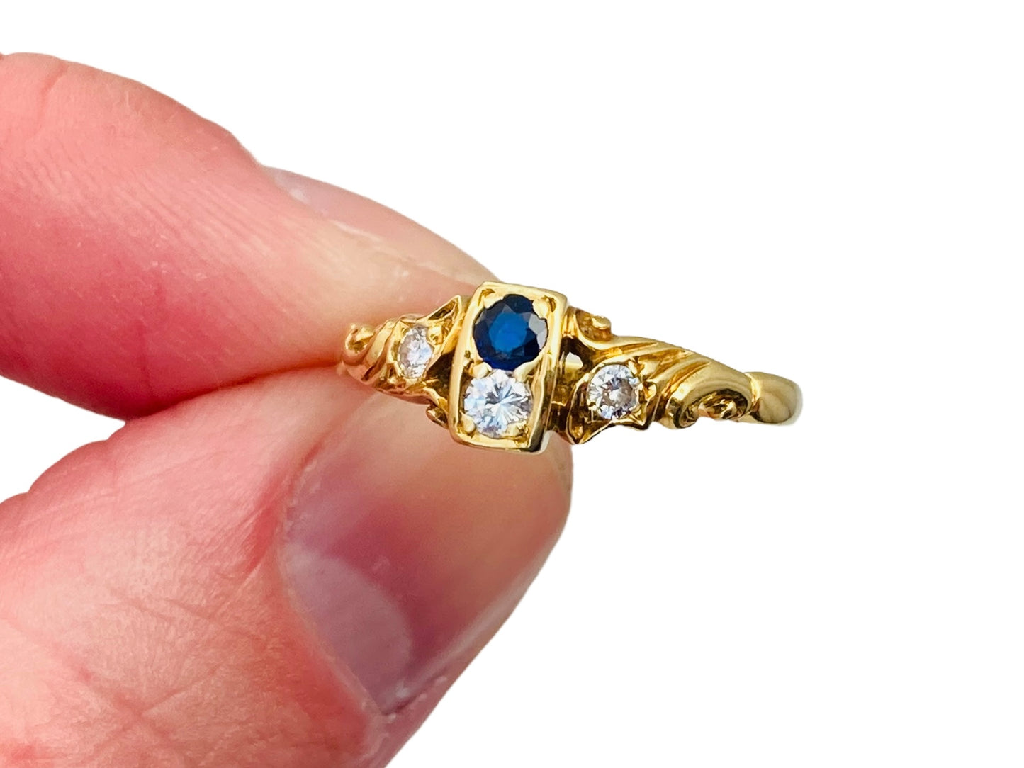 Vintage 18ct Gold Sapphire & Diamond Ring