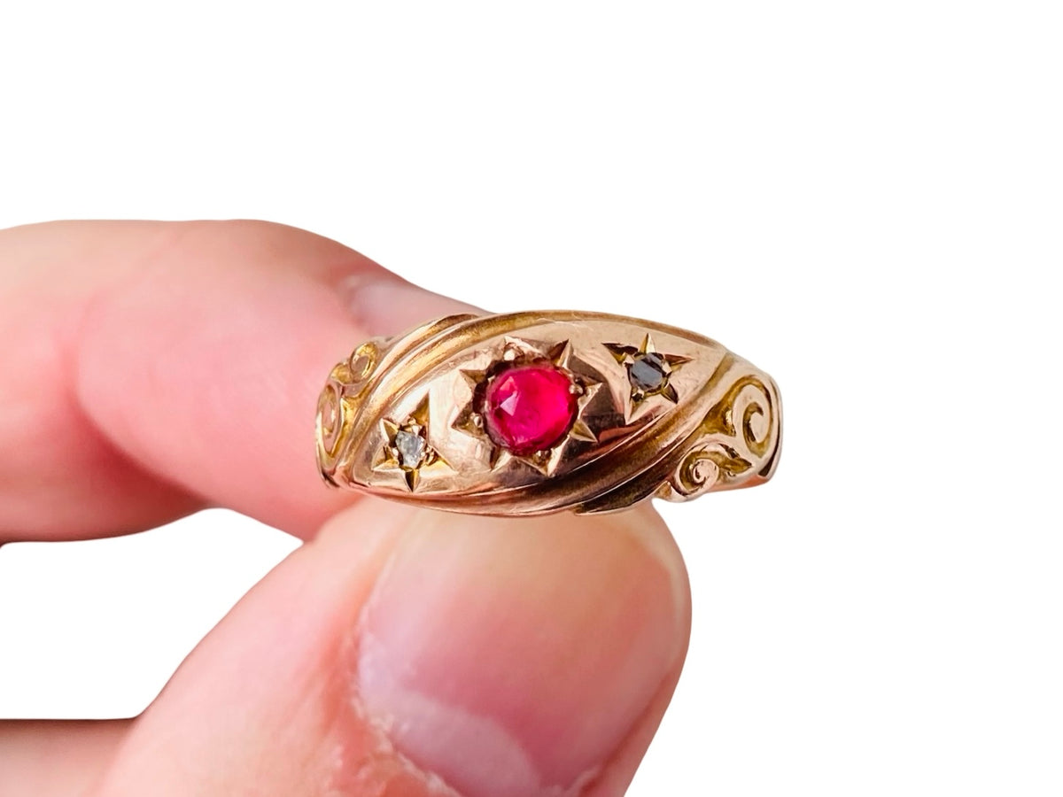 Antique 9ct Gold Garnet & Diamond Ring