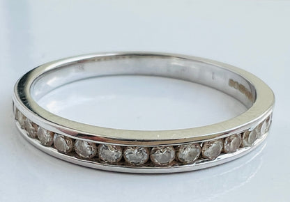 18ct Gold Sixteen-Stone Diamond Ring