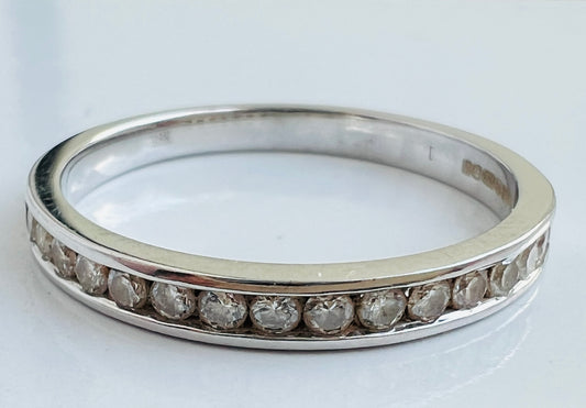 18ct Gold Sixteen-Stone Diamond Ring