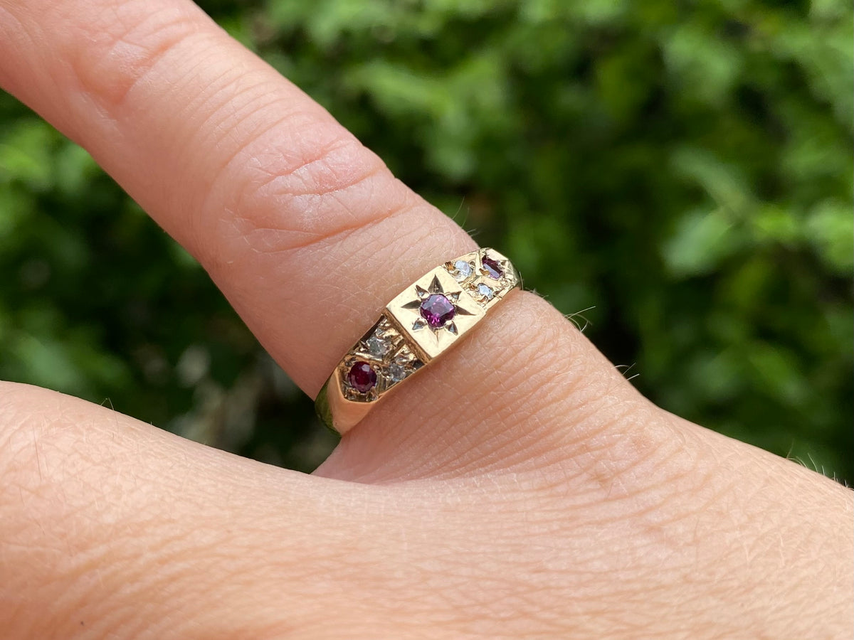 Vintage 9ct Gold Starburst Ruby & Diamond Ring