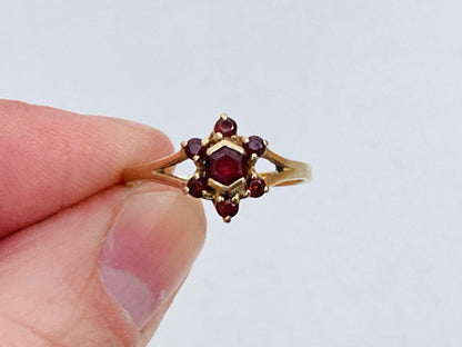 9ct Gold Garnet Ring