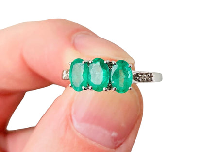 9ct Gold Emerald & Diamond Ring