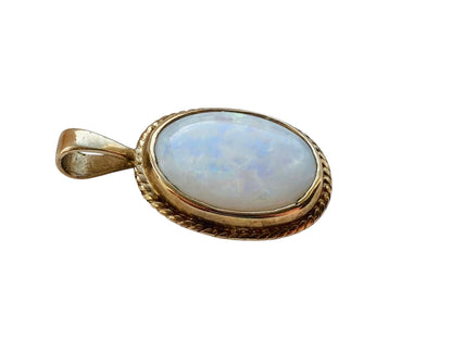 Vintage 9ct Gold Opal Pendant