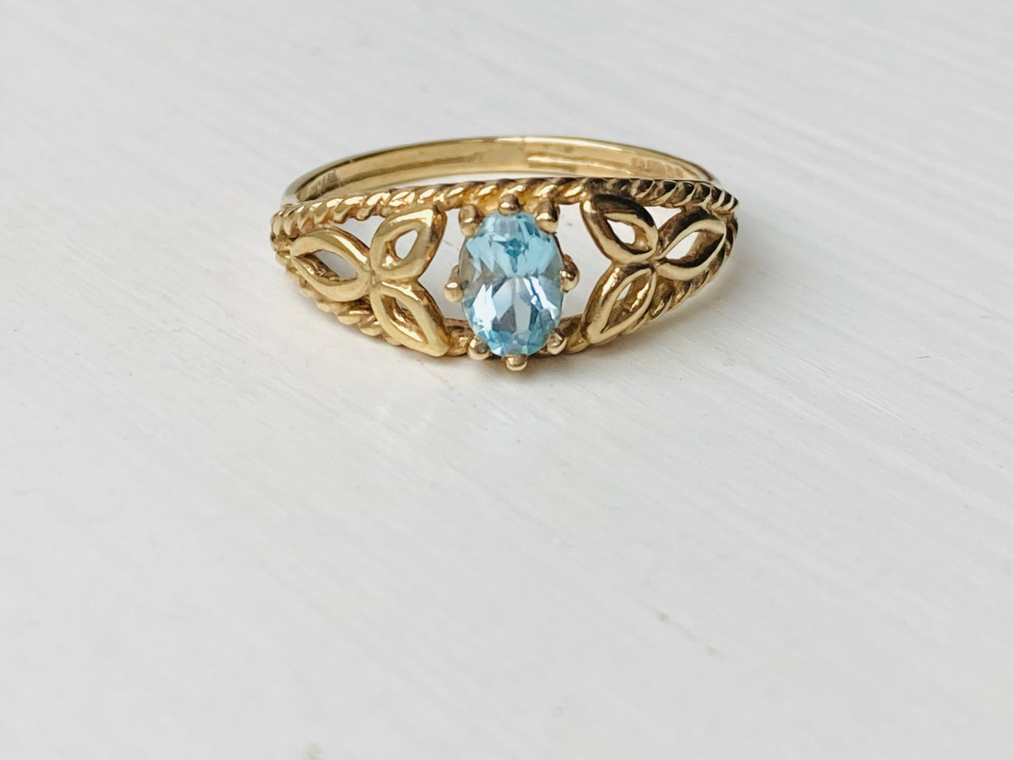 9ct Gold Topaz Ring