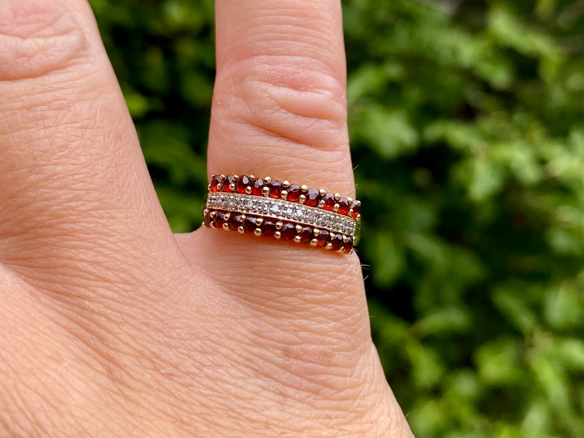 9ct Gold Garnet & Diamond Ring