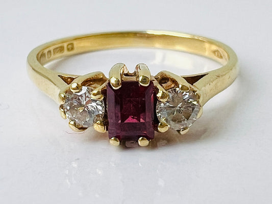 Vintage 18ct Gold Ruby & Diamond Ring