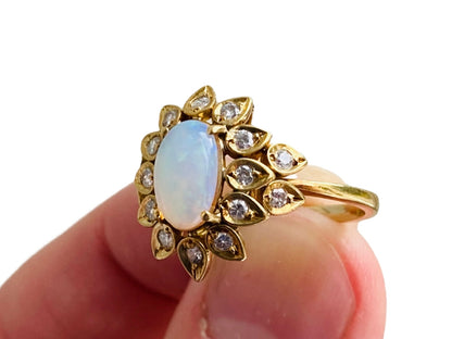 Vintage 18ct Gold Opal & Diamond Ring