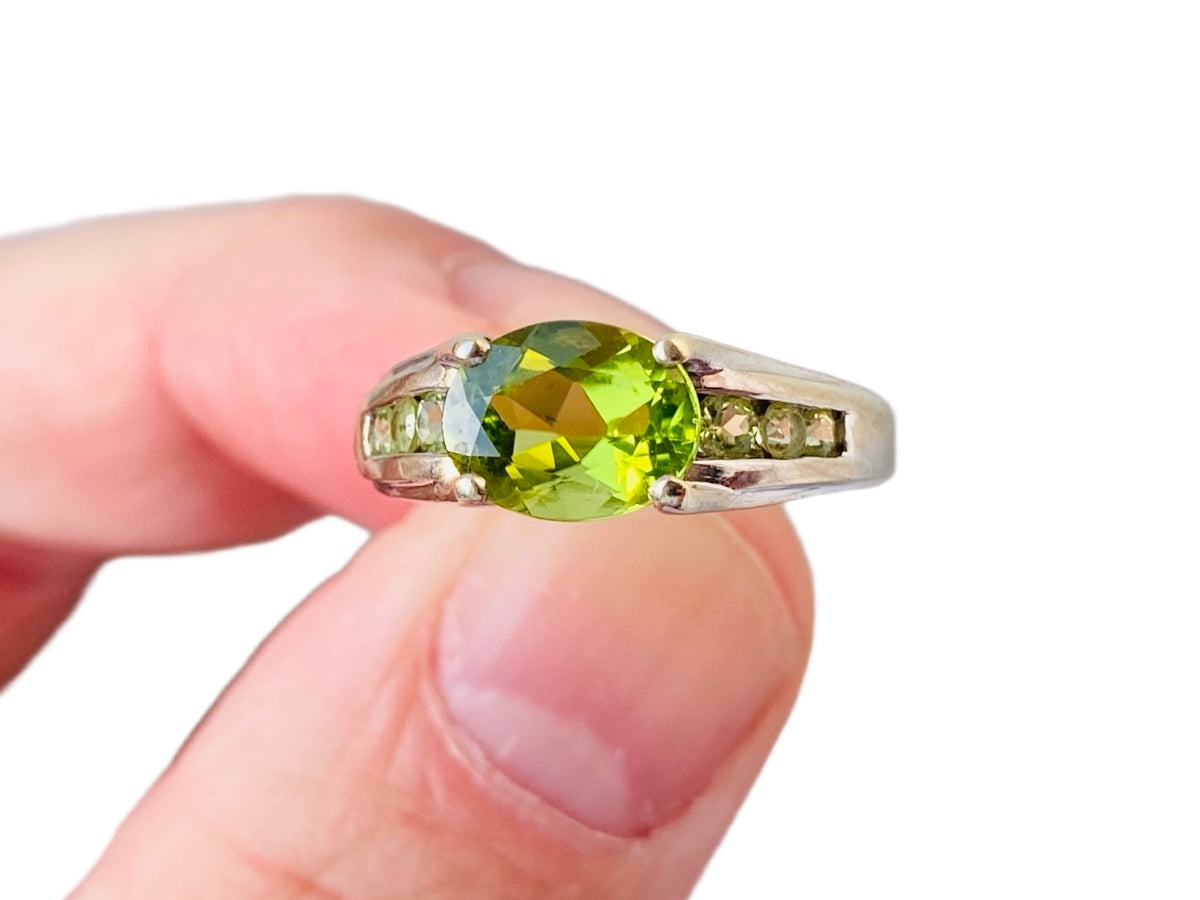 9ct Gold Peridot Ring