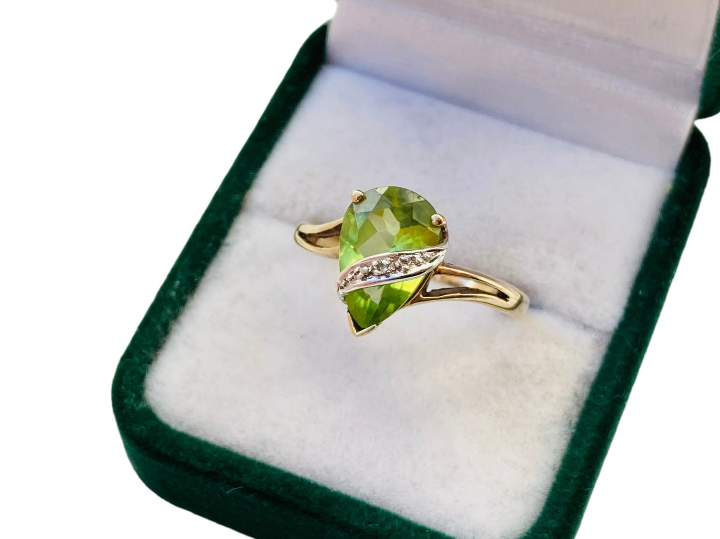 9ct Gold Peridot & Diamond Ring