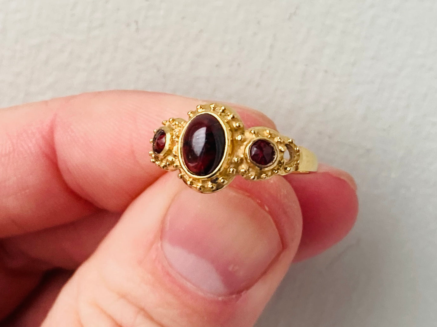 Vintage 9ct Gold Garnet Ring