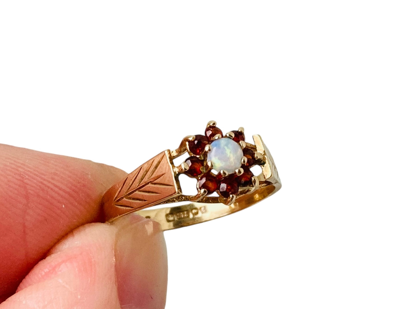 Vintage 9ct Gold Opal & Garnet Ring