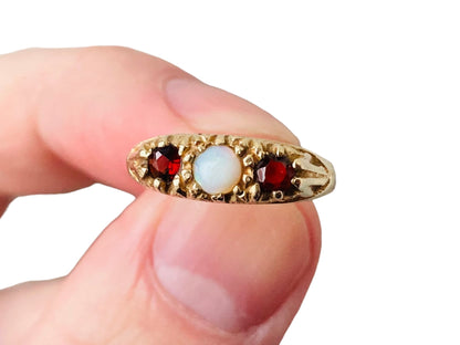 Vintage 9ct Gold Opal & Garnet Ring