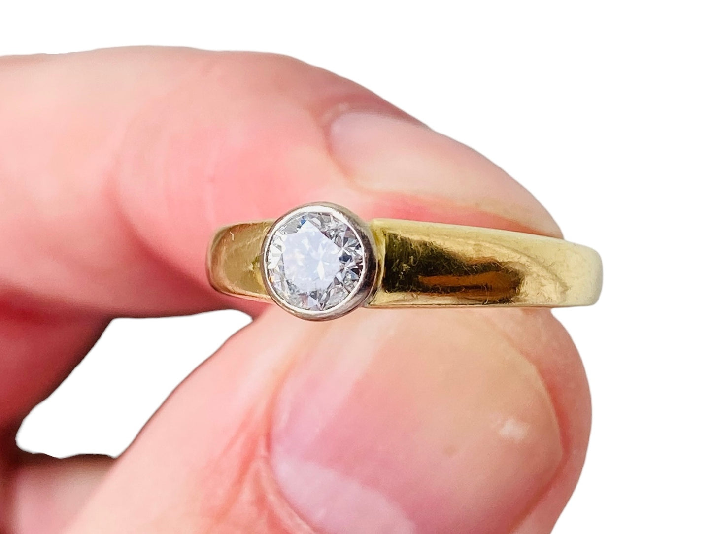 18ct Gold Diamond Solitaire Ring