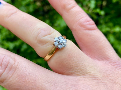 18ct Gold 0.50ct Diamond Daisy Ring