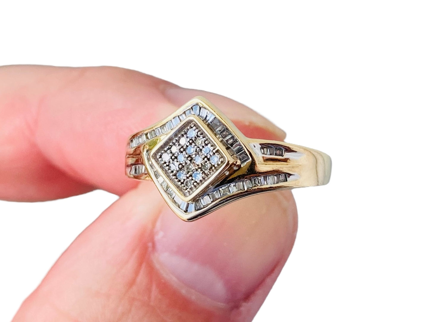 9ct Gold Diamond Ring