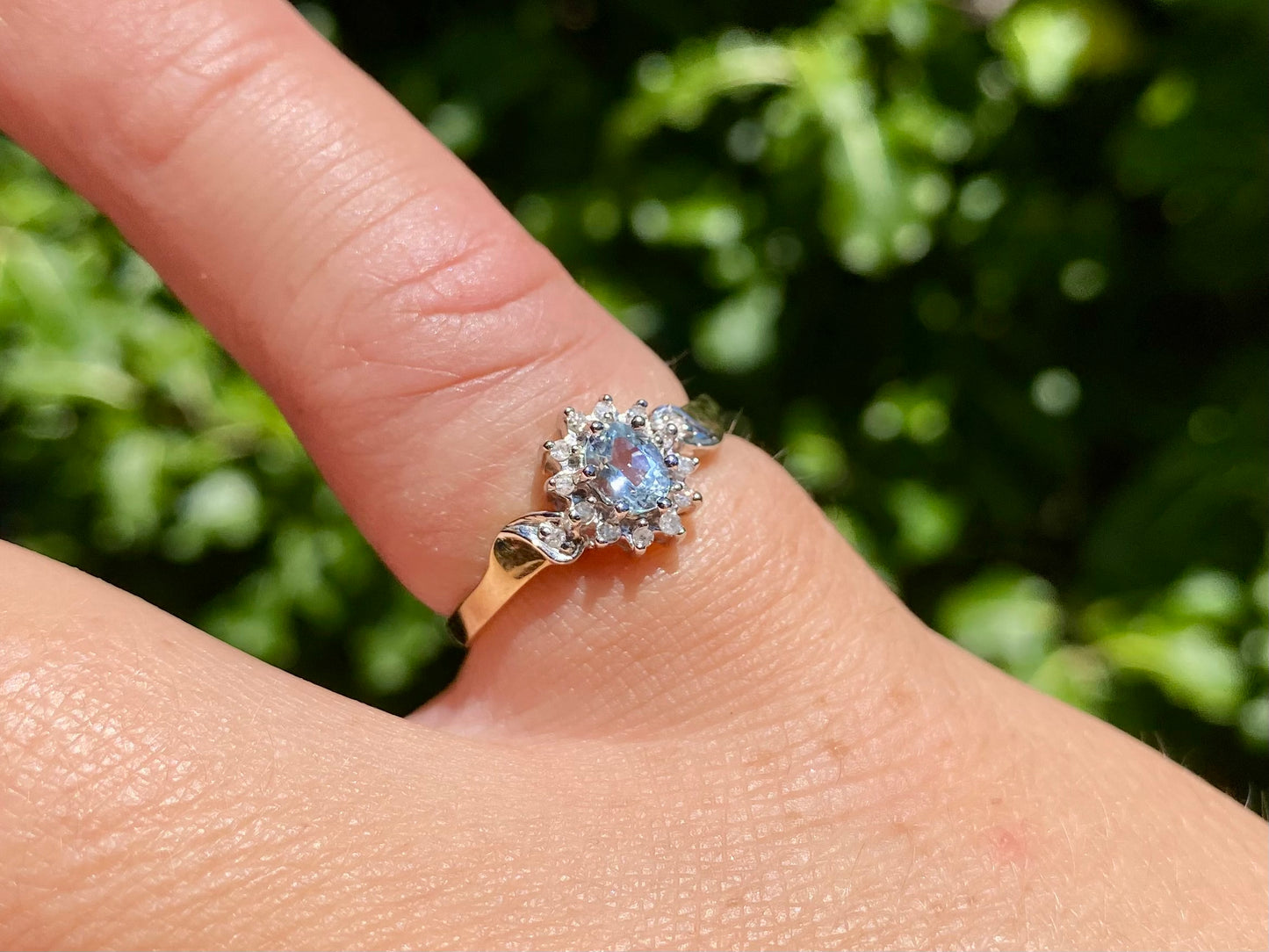 9ct Gold Aquamarine & Diamond Ring