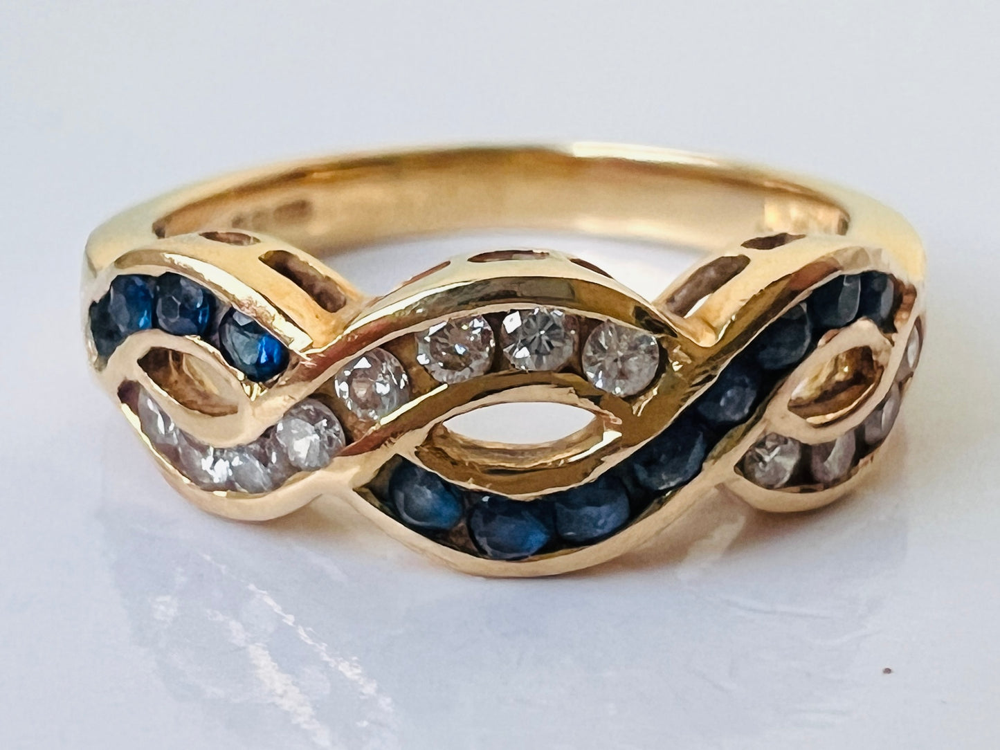 Vintage 18ct Gold Sapphire & Diamond Ring