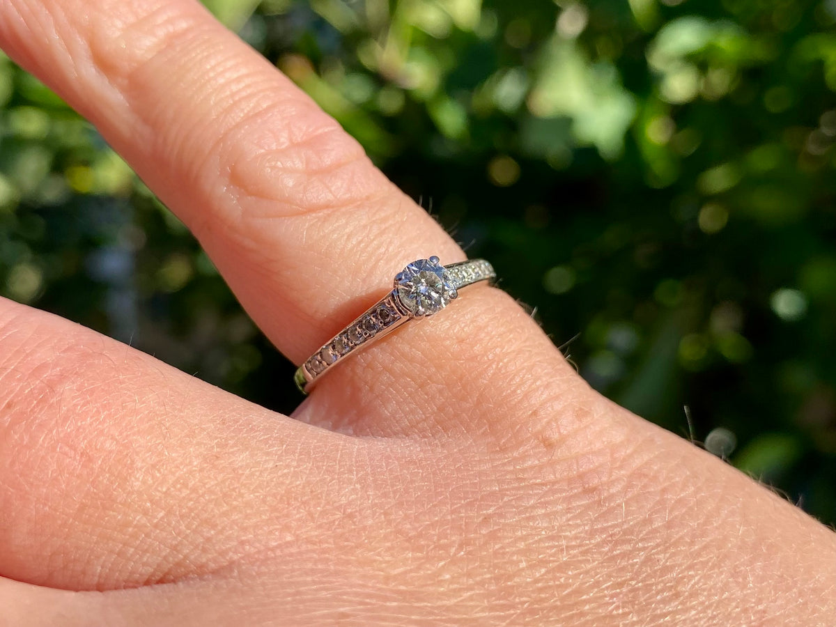 18ct Gold Diamond Ring