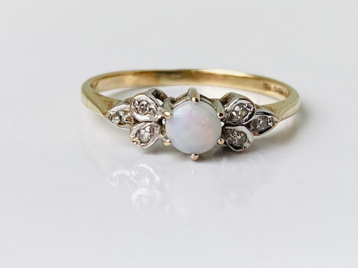 Vintage 9ct Gold Opal & Diamond Ring