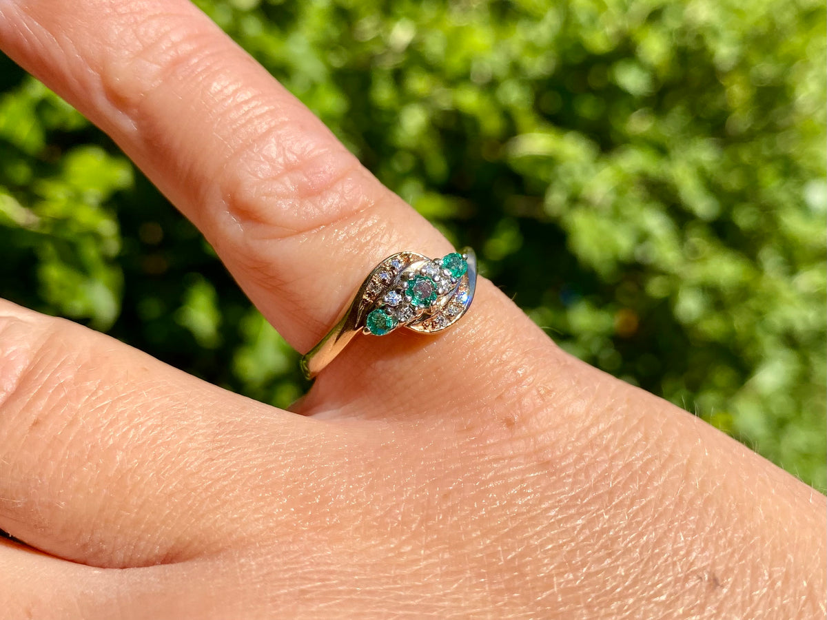 Vintage 9ct Gold Emerald & Diamond Ring