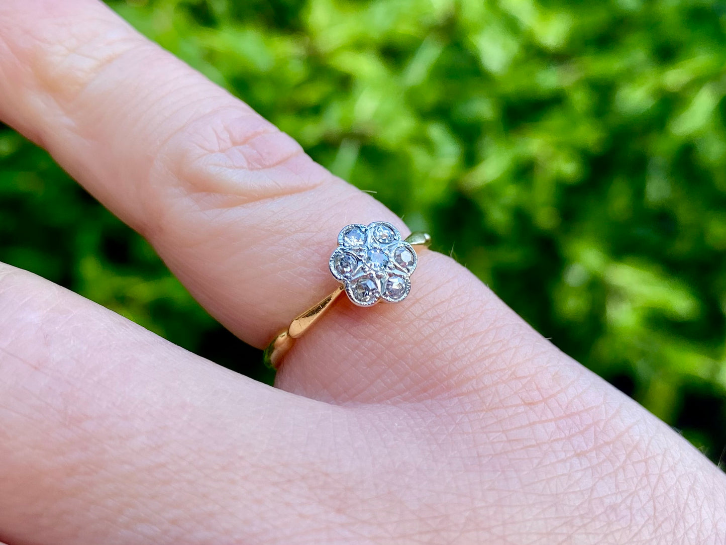 Antique 18ct Gold Diamond Daisy Ring